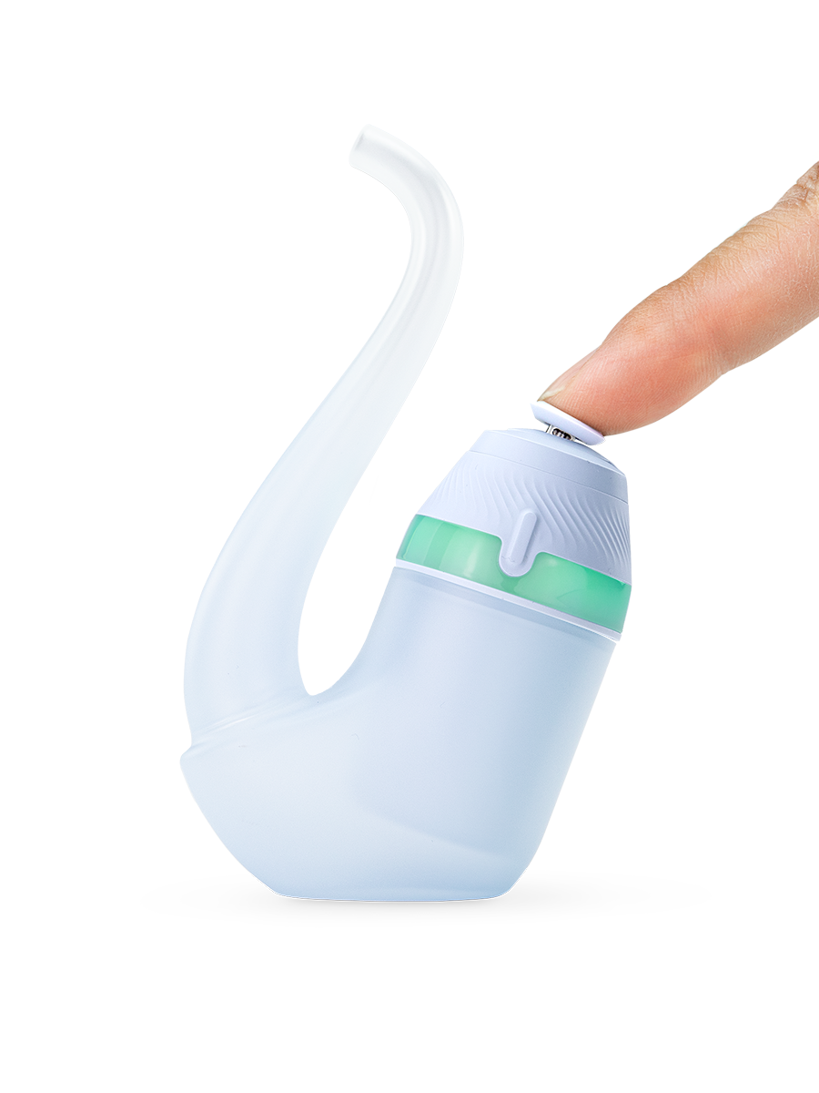 Puffco Proxy Pipe Kit in Haze – in der Hand gehalten