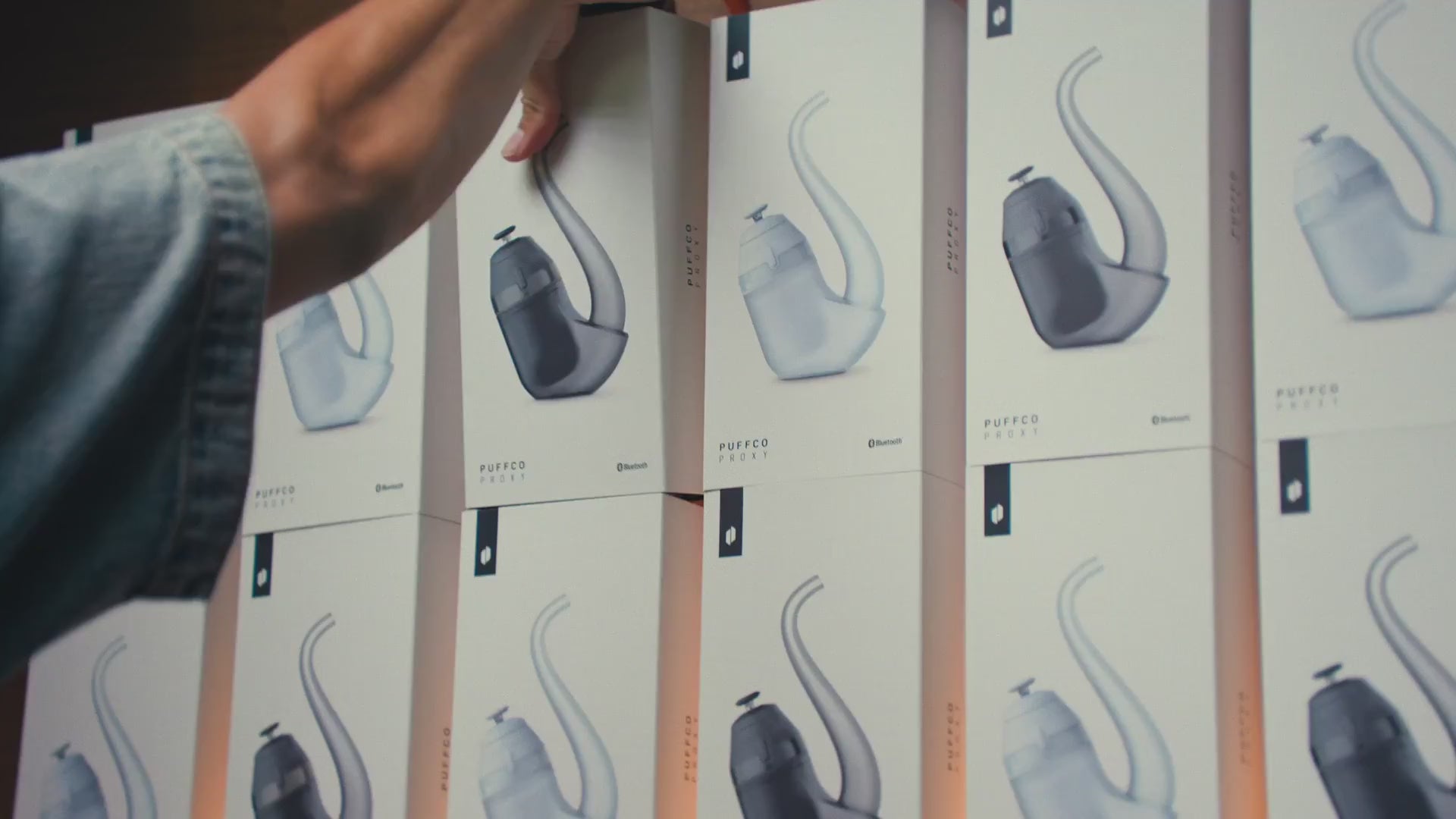 Video laden: Der Puffco Proxy im Alltag: in der Hand, auf der Theke und per App gesteuert